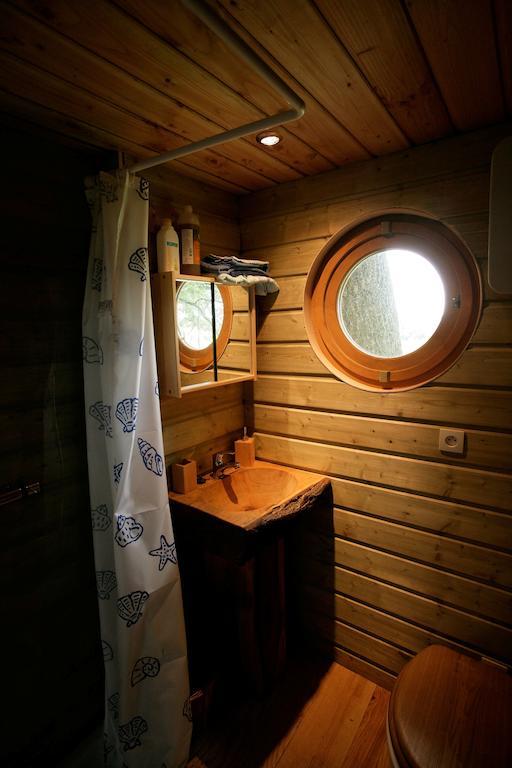 La Cabane Aux Secrets - Au Milieu De Nulle Part Outines Camera foto
